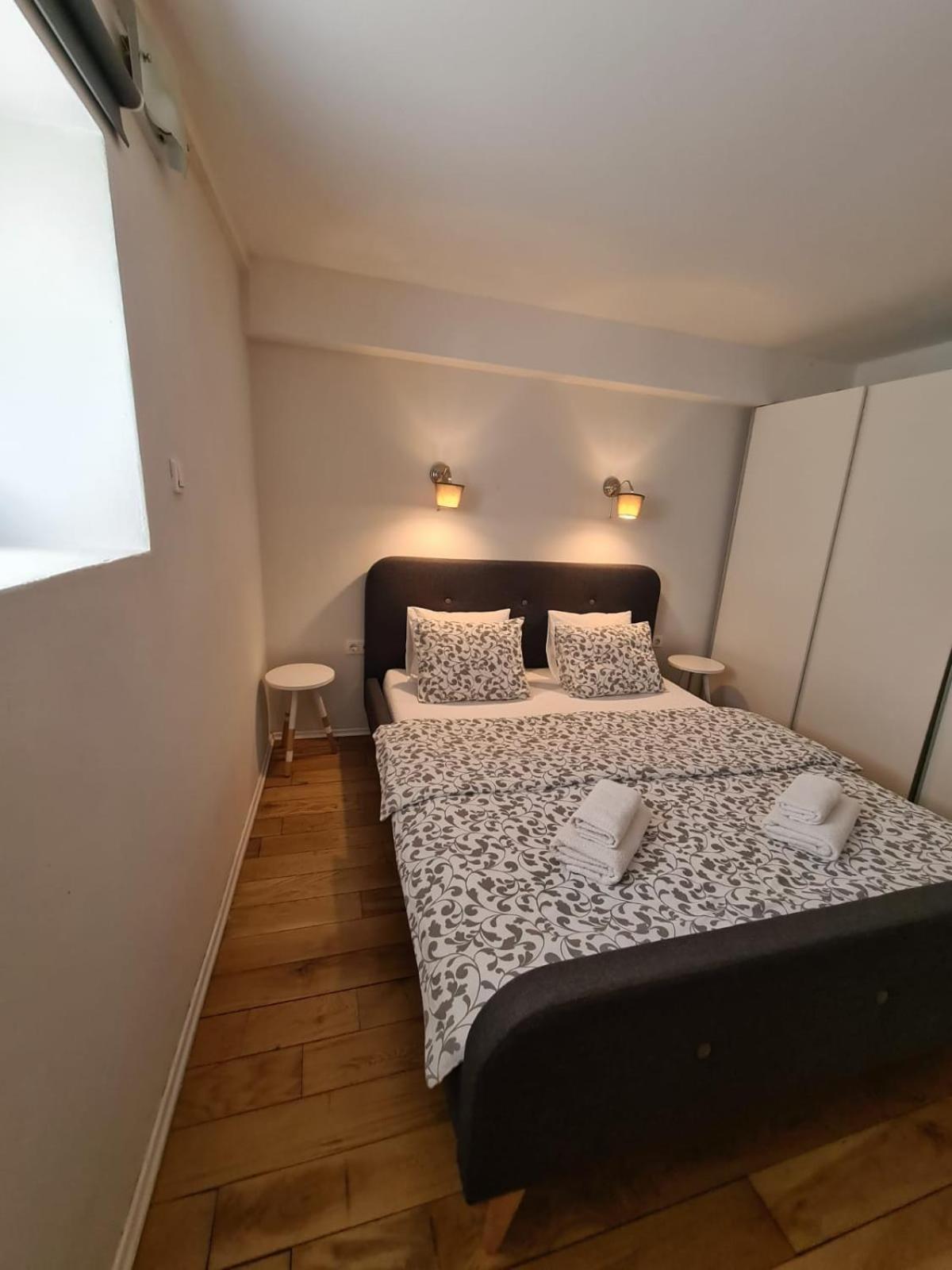 Max's Downtown Oasis Apartament *