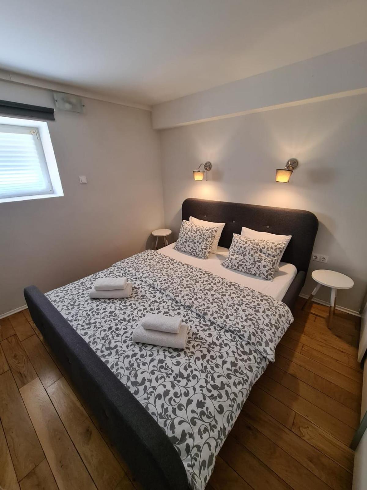 Max's Downtown Oasis Apartament *