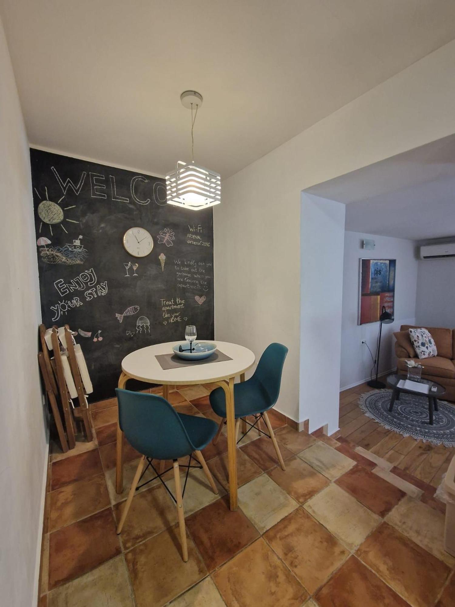 Apartament Max's Downtown Oasis